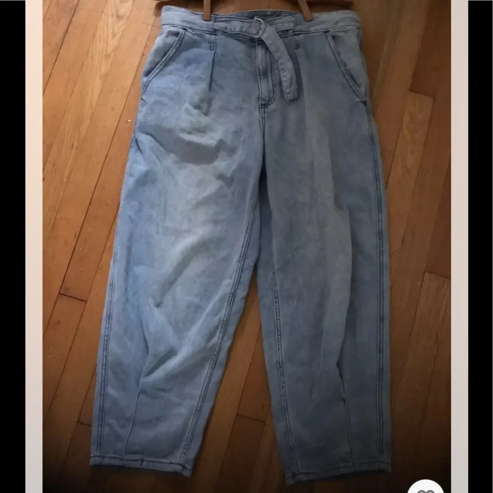 NWOT Free People High Waisted Belted Distressed jeans size 30